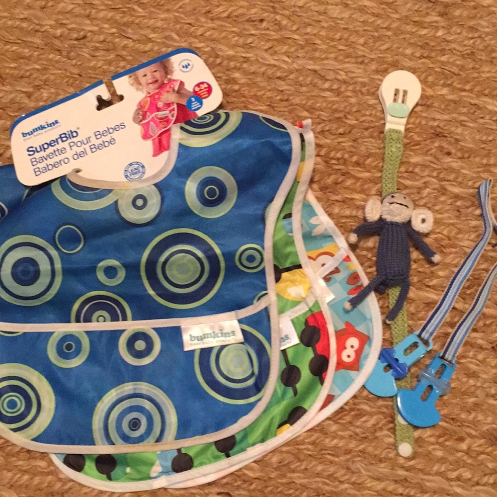 Bundle of 3 bibs and 3 pacifier straps